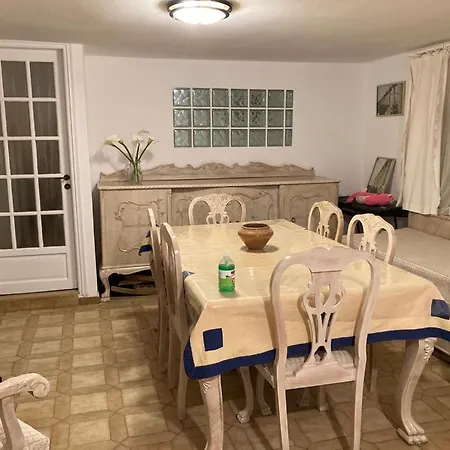 Lenia's 1 Apartment *