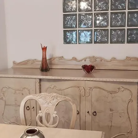 Lenia's 1 Apartment